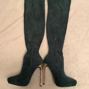 Fashion nova green velvet heeled boots. Never worn!